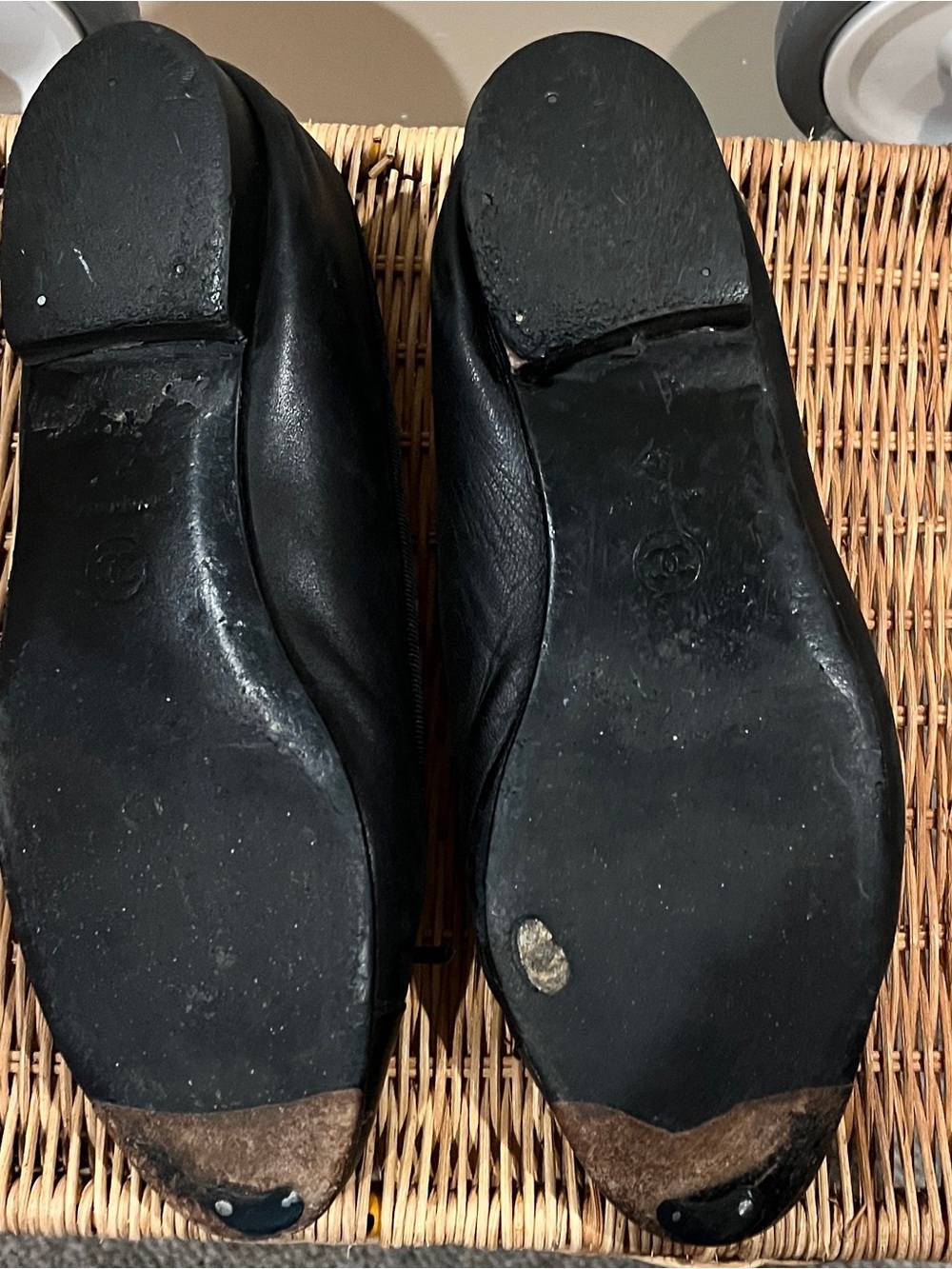 CHANEL Black Leather Ballet Flats with Grosgrain Bow Trim - Picture 9 of 10